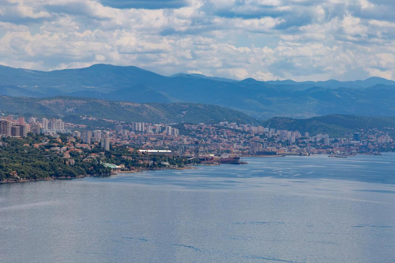 Studio Apartman Rozi Opatija Exteriör bild